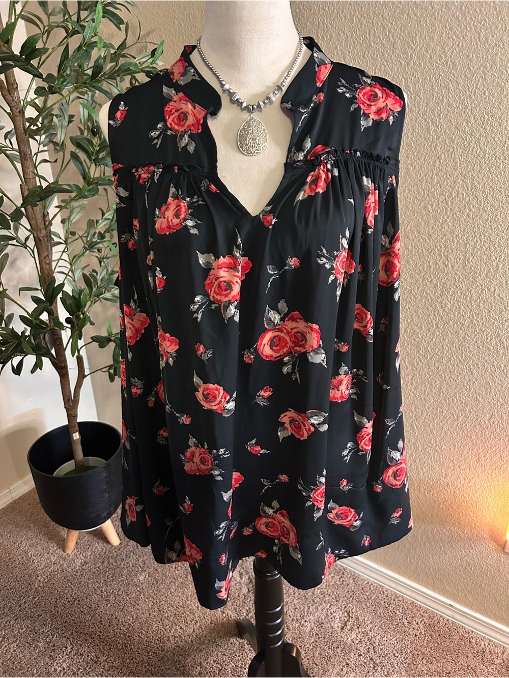 Lane Bryant Black Tunic Top with Red Rose Print Sleeveless